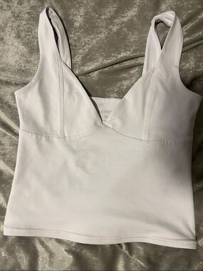 ReoRia White V-Neck Tank Top